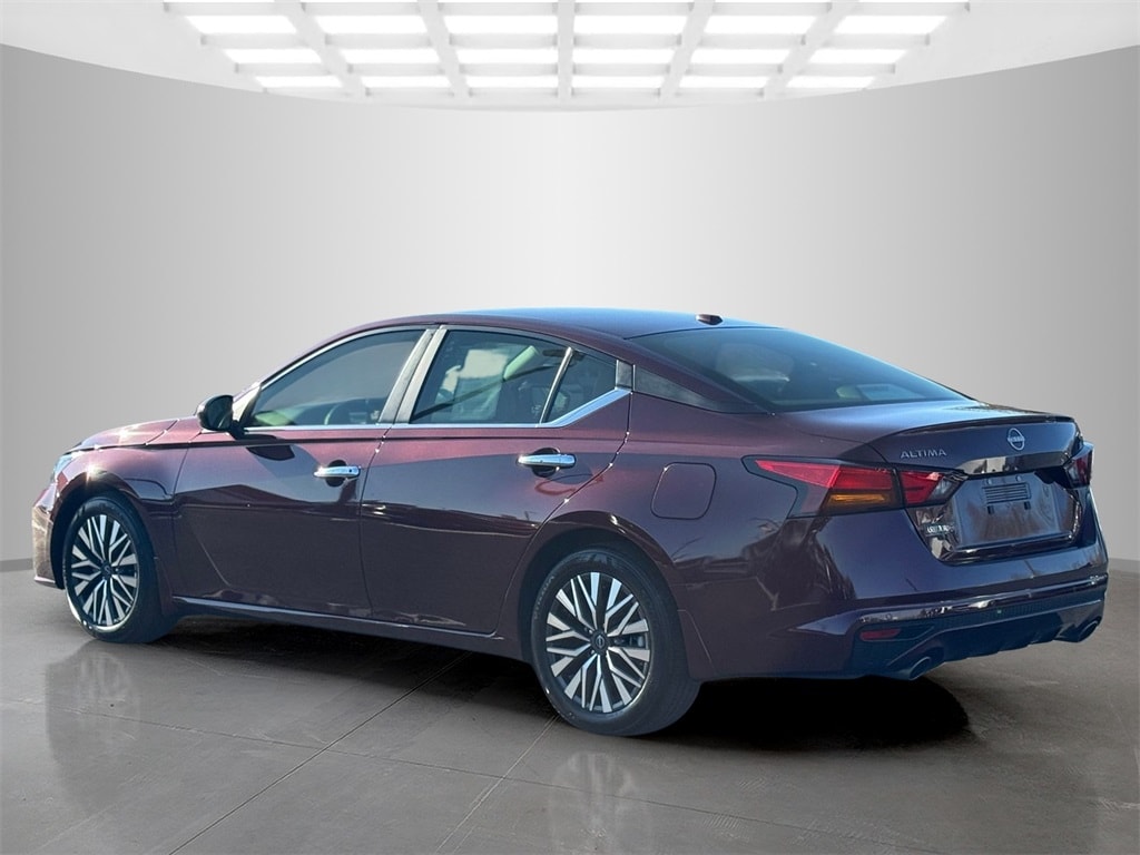 Used 2024 Nissan Altima 2.5 SV Sedan