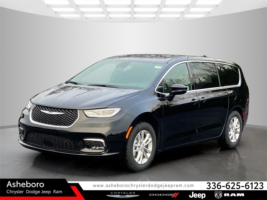 2026 Chrysler Pacifica Select's photo