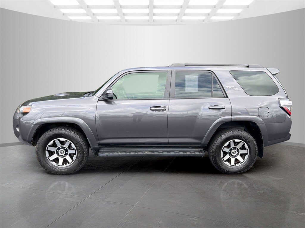 2022 Toyota 4Runner TRD Off-Road photo 3