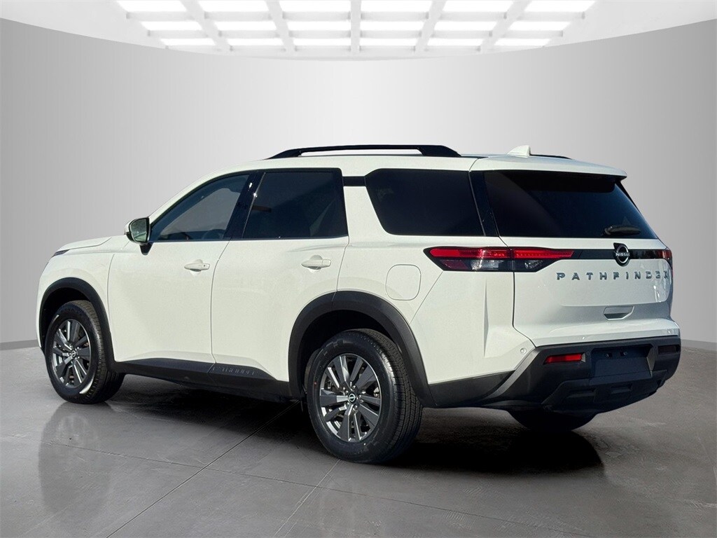 2025 Nissan Pathfinder SV photo 2