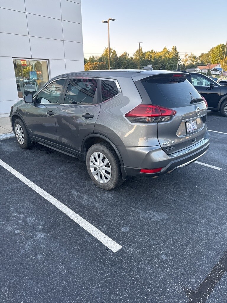 2018 Nissan Rogue S photo 2