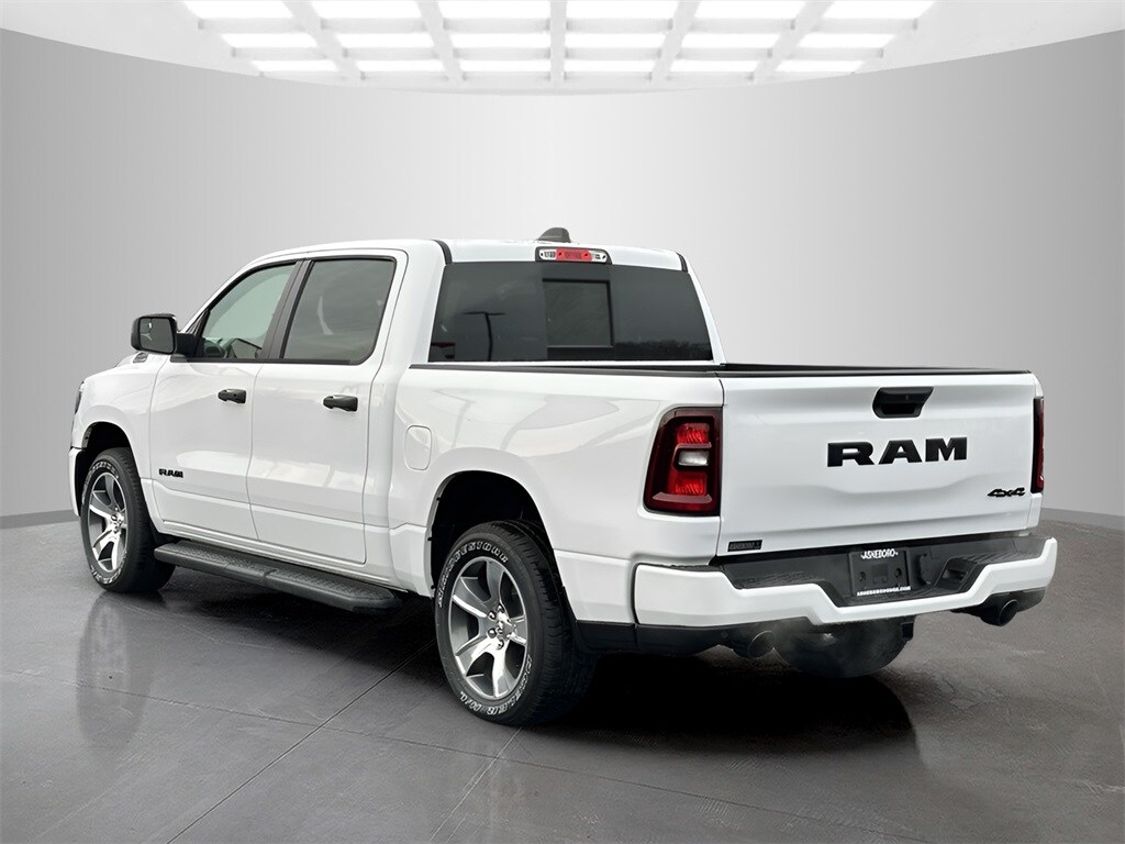2025 Ram 1500 Tradesman photo 3
