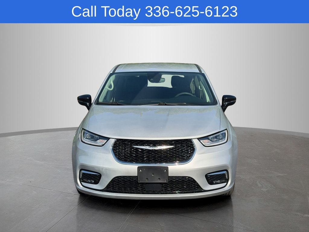 Used 2024 Chrysler Pacifica Touring L Van Passenger Van