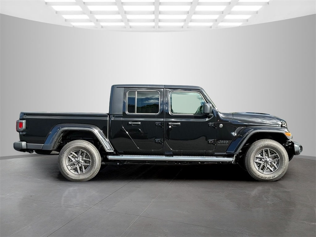 New 2025 Jeep Gladiator SPORT S 4X4 Pickup