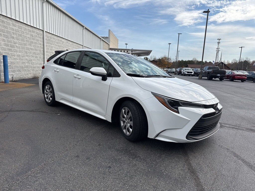 2024 Toyota Corolla LE photo 2