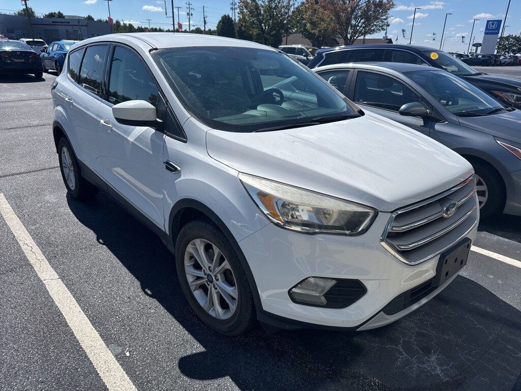 2017 Ford Escape SE photo 2
