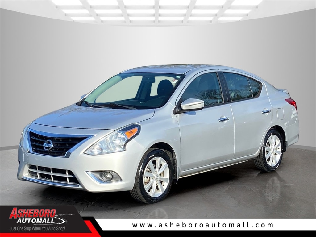 2017 Nissan Versa Sedan SL's photo