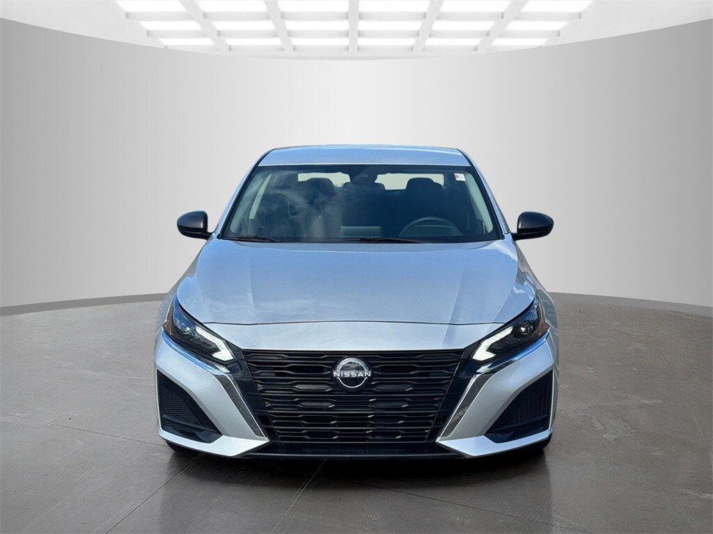 2024 Nissan Altima 2.5 SV photo 2