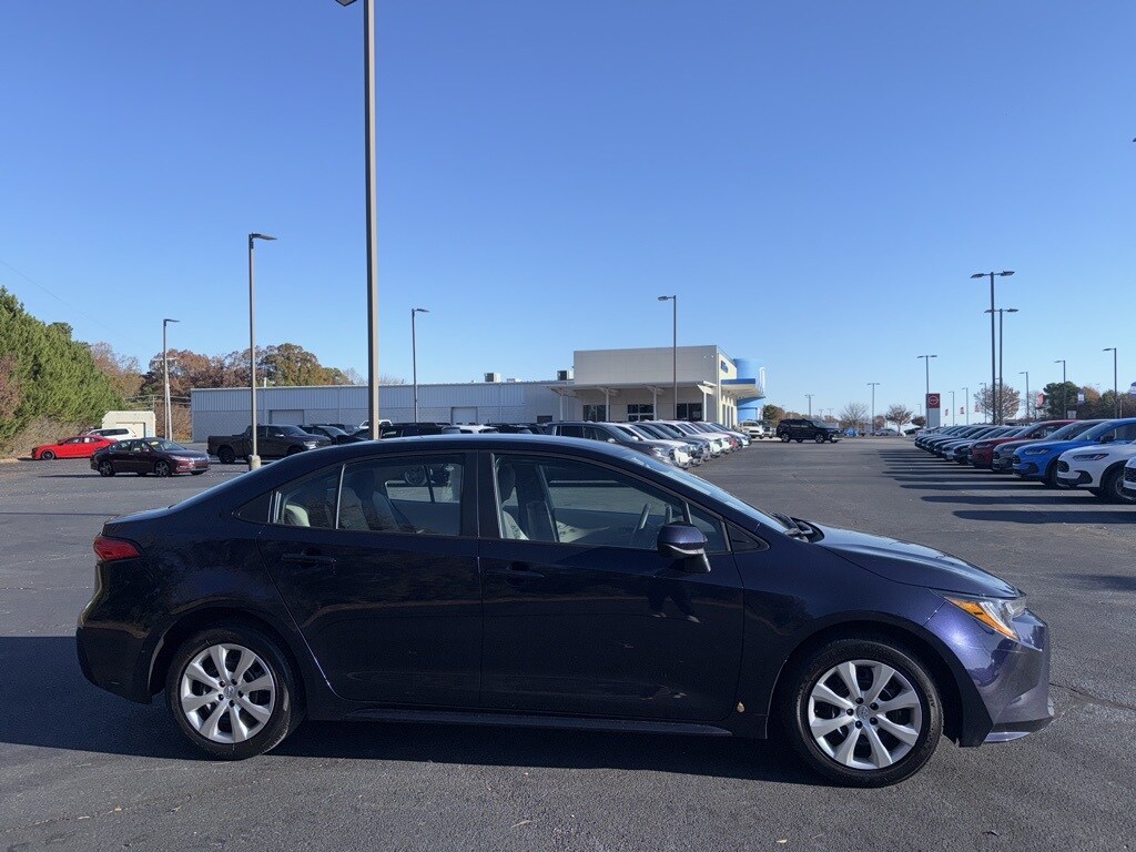 2024 Toyota Corolla LE photo 2