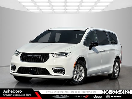 2025 Chrysler Pacifica SELECT Passenger Van