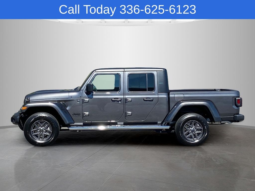 New 2025 Jeep Gladiator SPORT S 4X4 Pickup