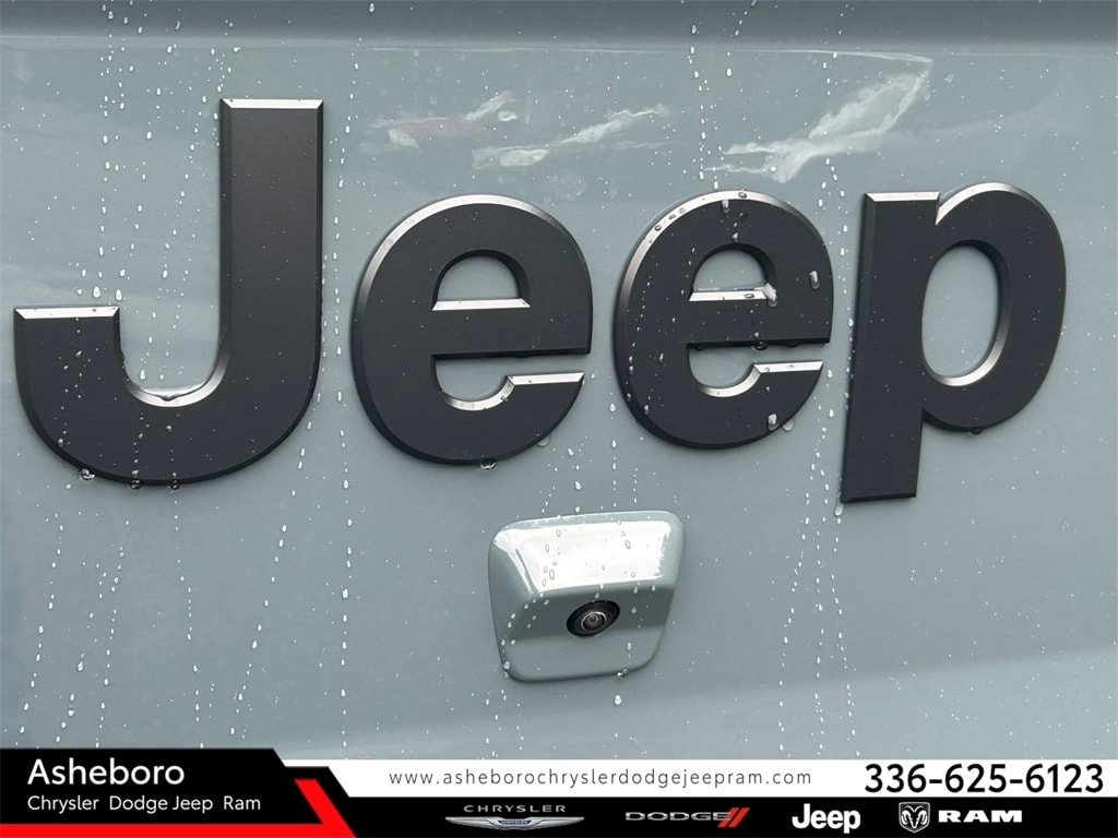 New 2025 Jeep Gladiator SPORT S 4X4 Pickup