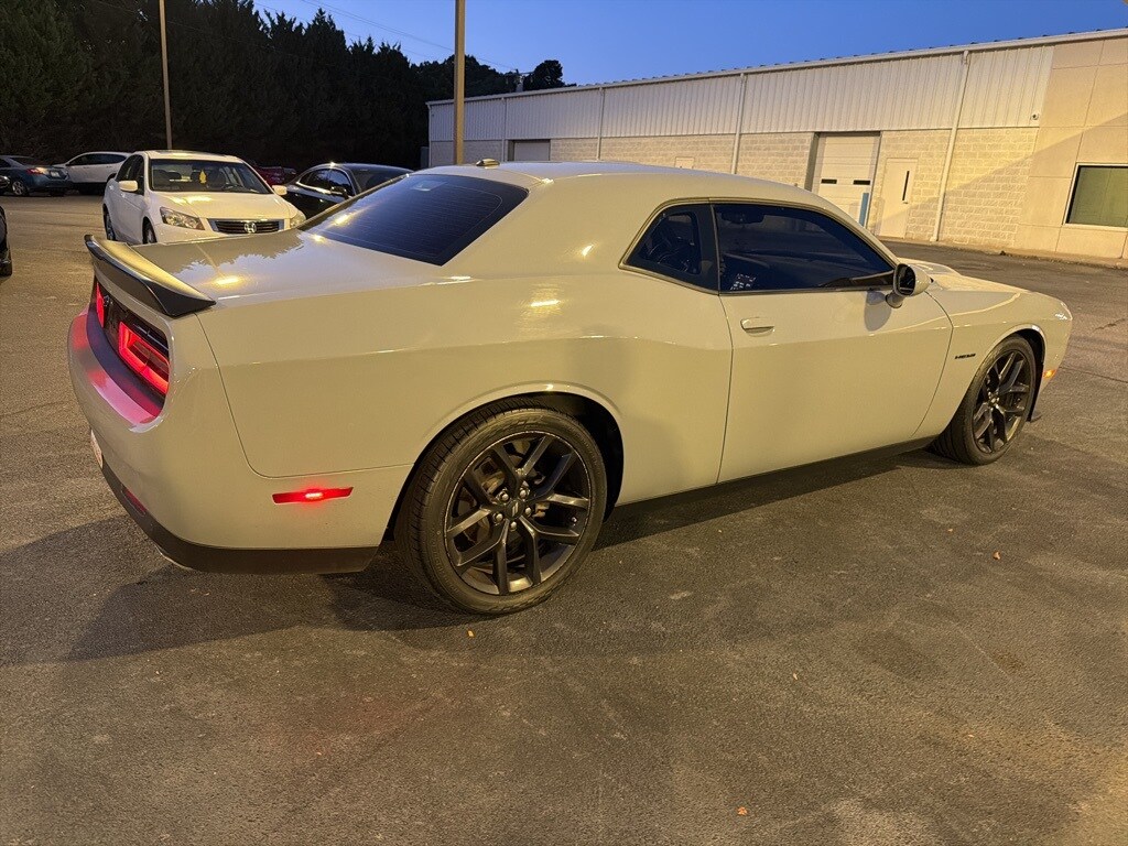 2022 Dodge Challenger R/T photo 4