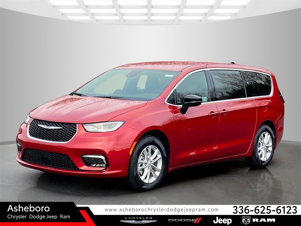 2026 Chrysler Pacifica Select's photo