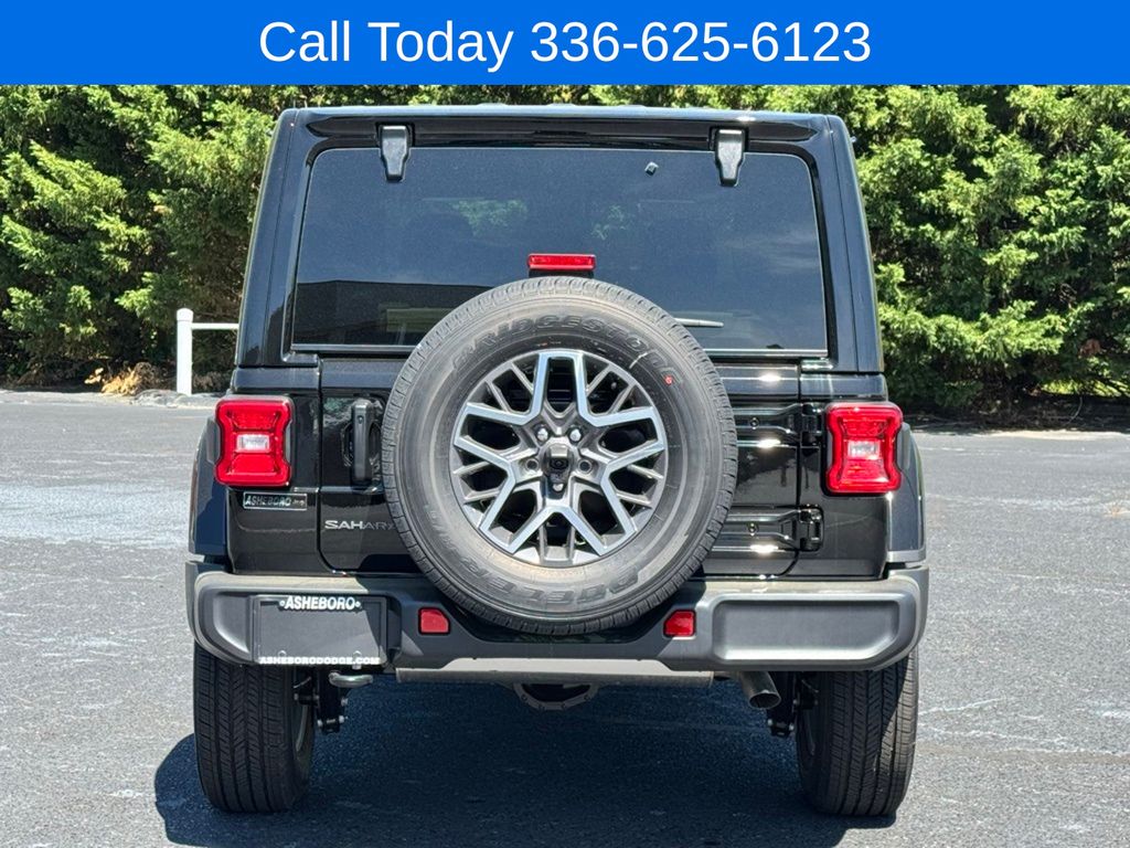 2025 Jeep Wrangler 4-Door Sahara - Photo 11