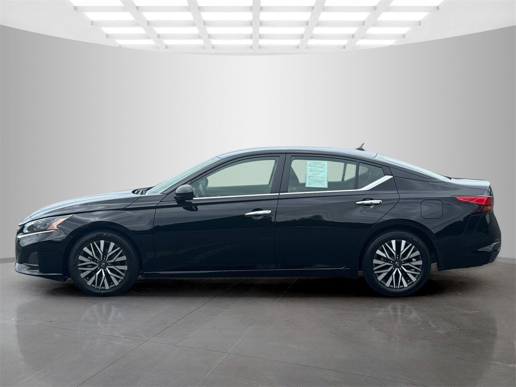 2024 Nissan Altima 2.5 SV photo 2