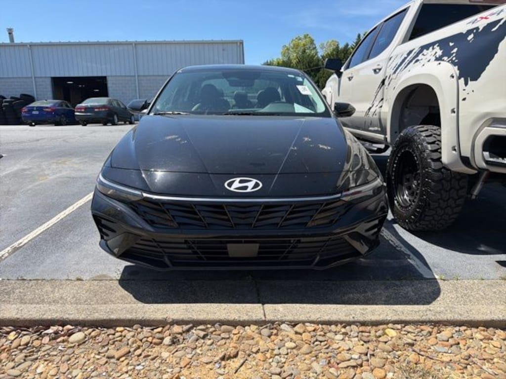 Used 2025 Hyundai Elantra Hybrid Limited Sedan