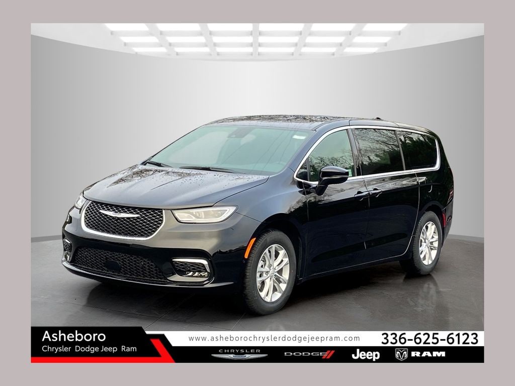 2026 Chrysler Pacifica Select's photo