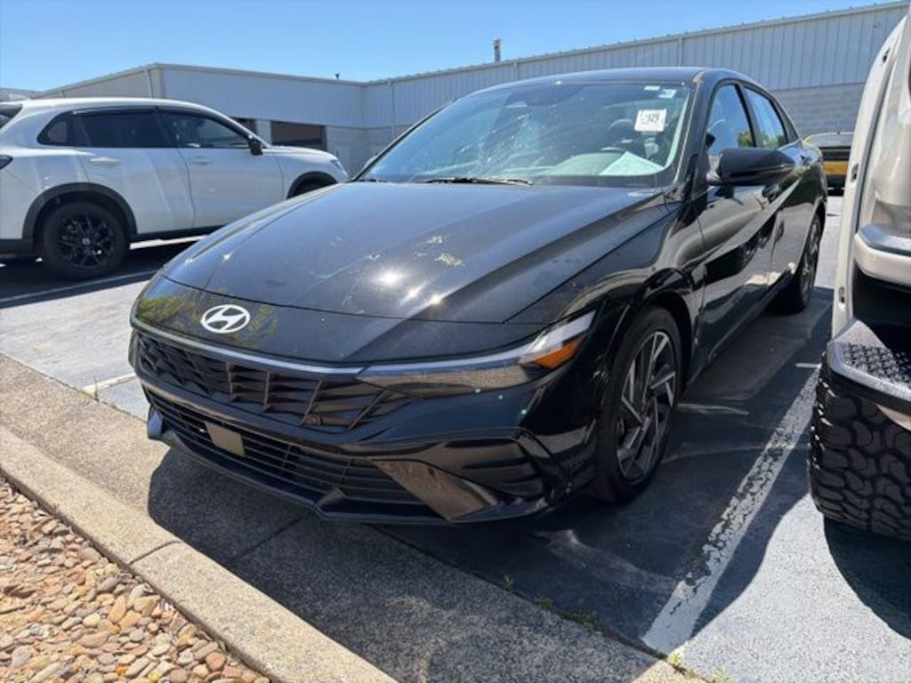 Used 2025 Hyundai Elantra Hybrid Limited Sedan