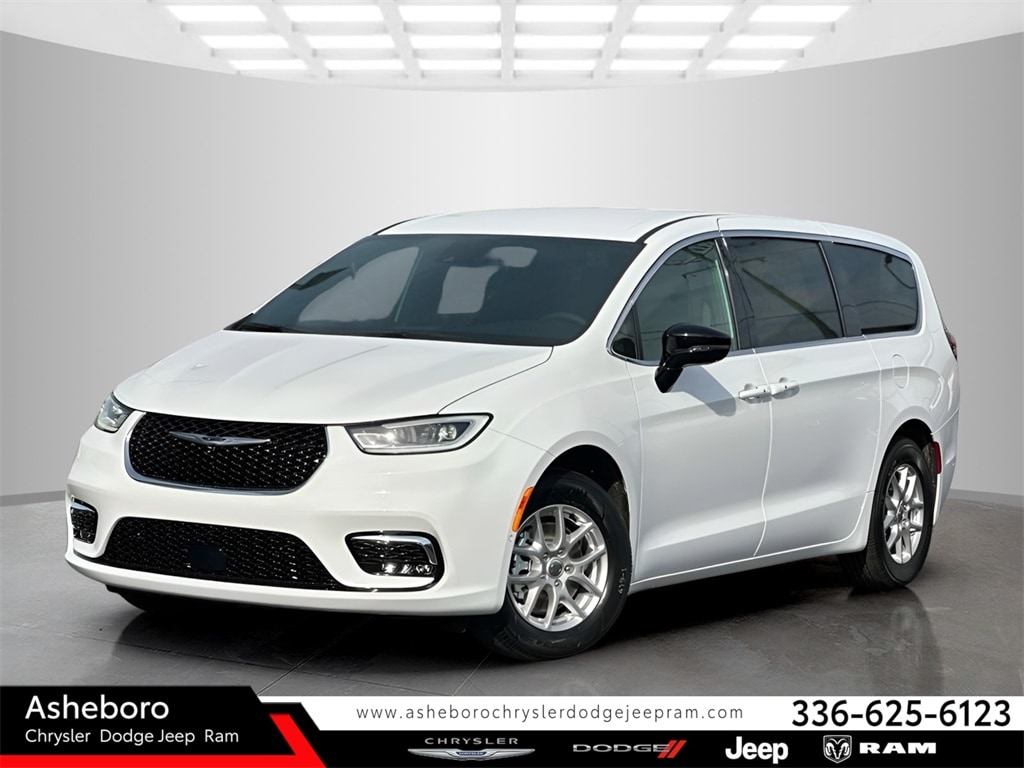 2025 Chrysler Pacifica Select's photo