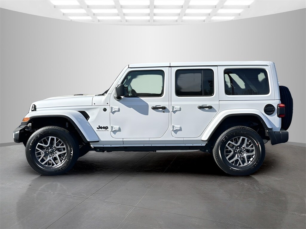 2025 Jeep Wrangler Sahara photo 2