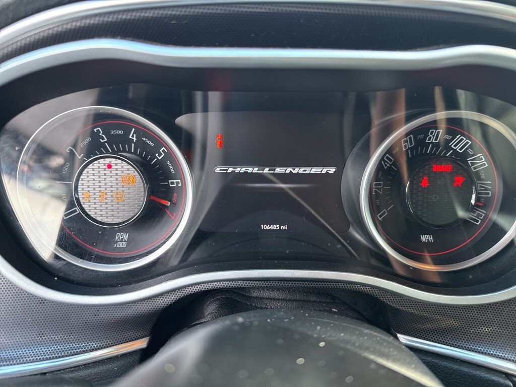 2017 Dodge Challenger SXT photo 4