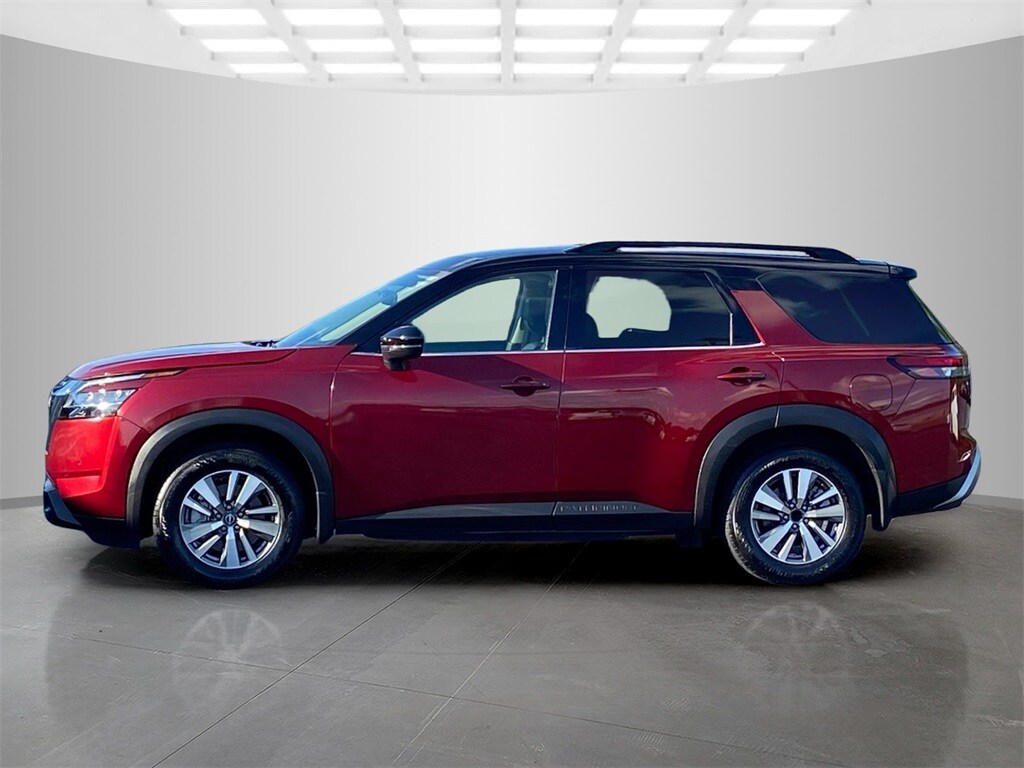 2022 Nissan Pathfinder SL photo 2