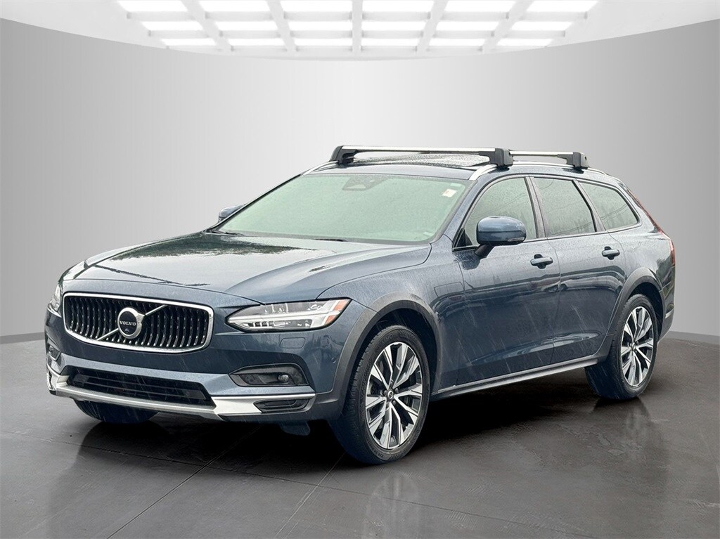 2023 Volvo V90 Cross Country B6 AWD Plus photo 2