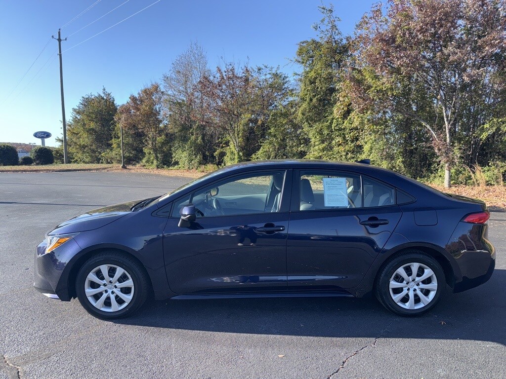 2024 Toyota Corolla LE photo 3