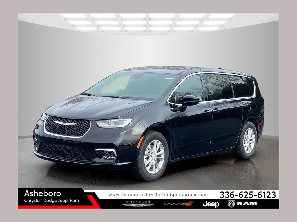 2026 Chrysler Pacifica Select's photo