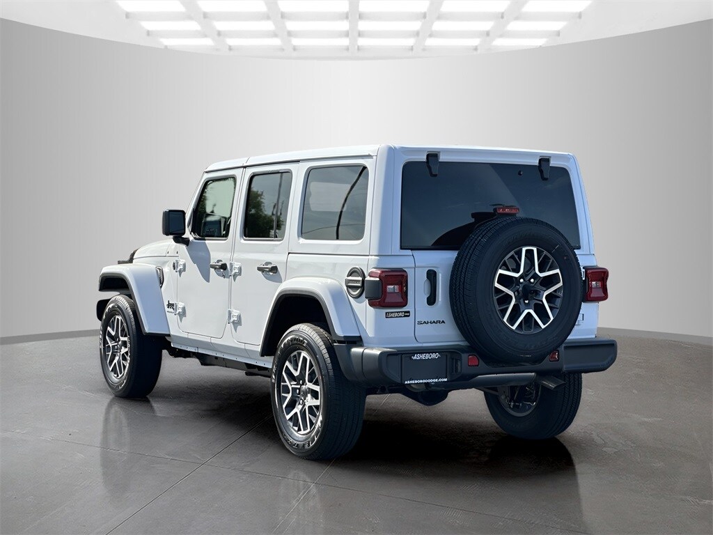 2025 Jeep Wrangler Sahara photo 3