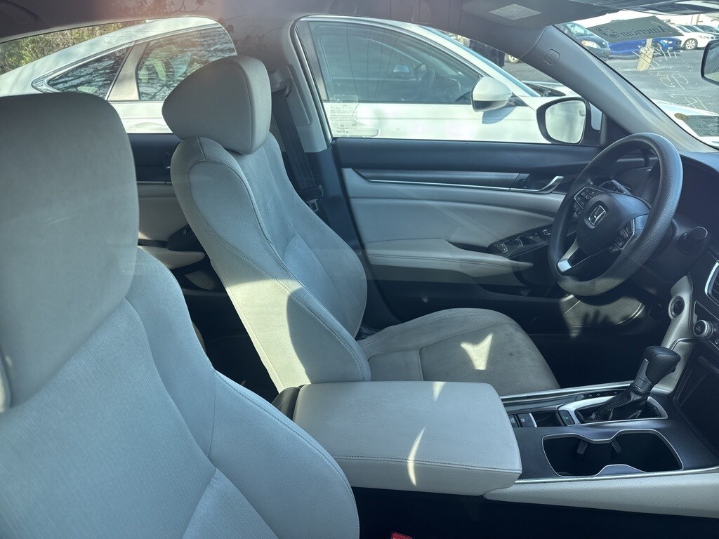 2018 Honda Accord LX photo 3