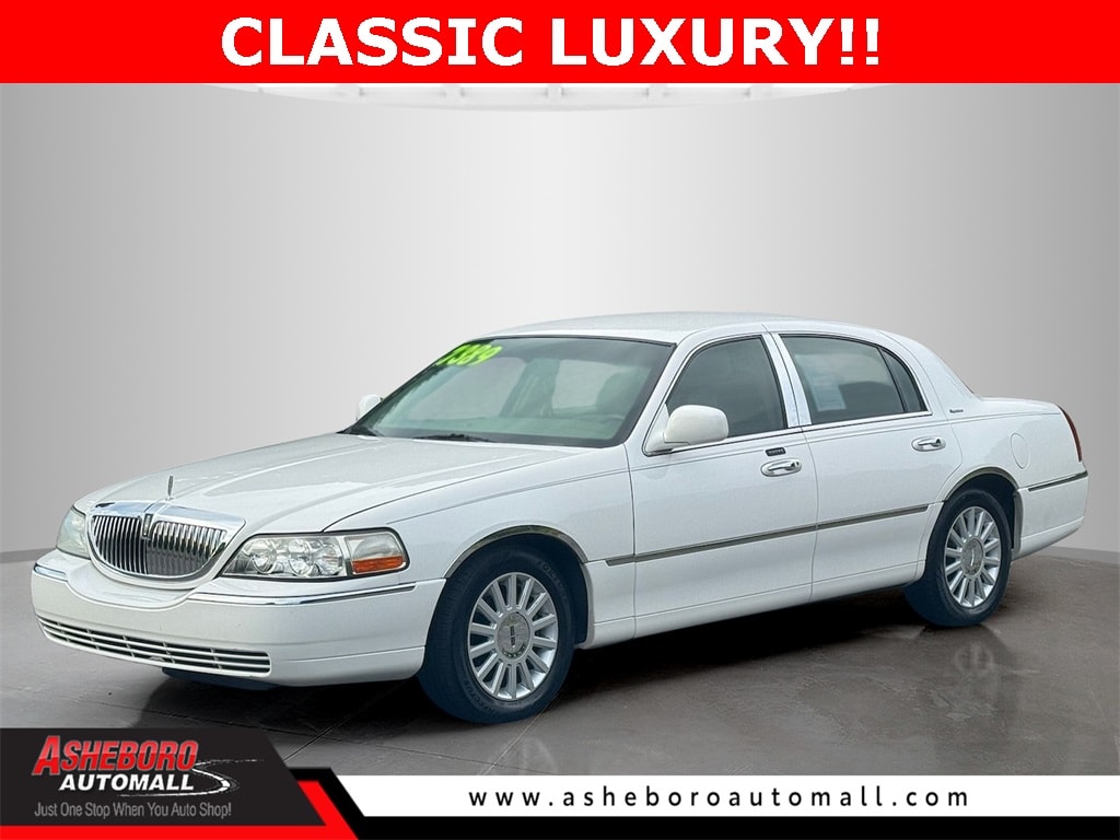 Used 2005 Lincoln Town Car Signature Sedan