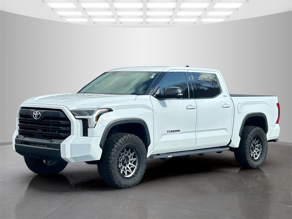 2023 Toyota Tundra SR5 CrewMax photo 3