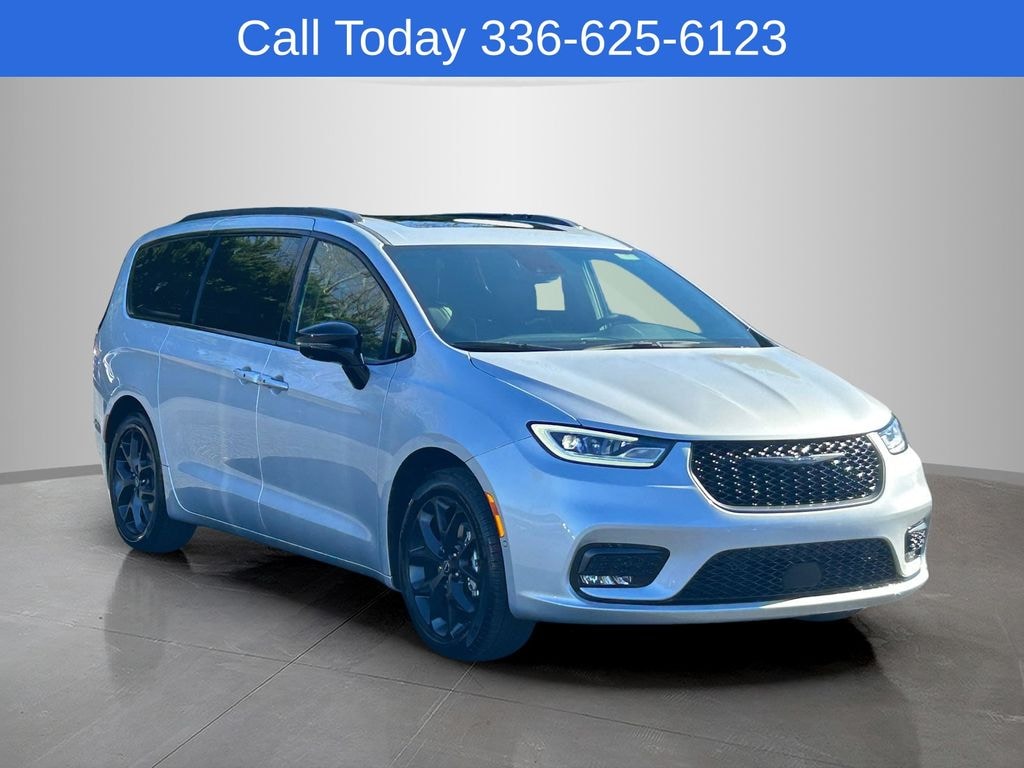 New 2026 Chrysler Pacifica LIMITED Passenger Van