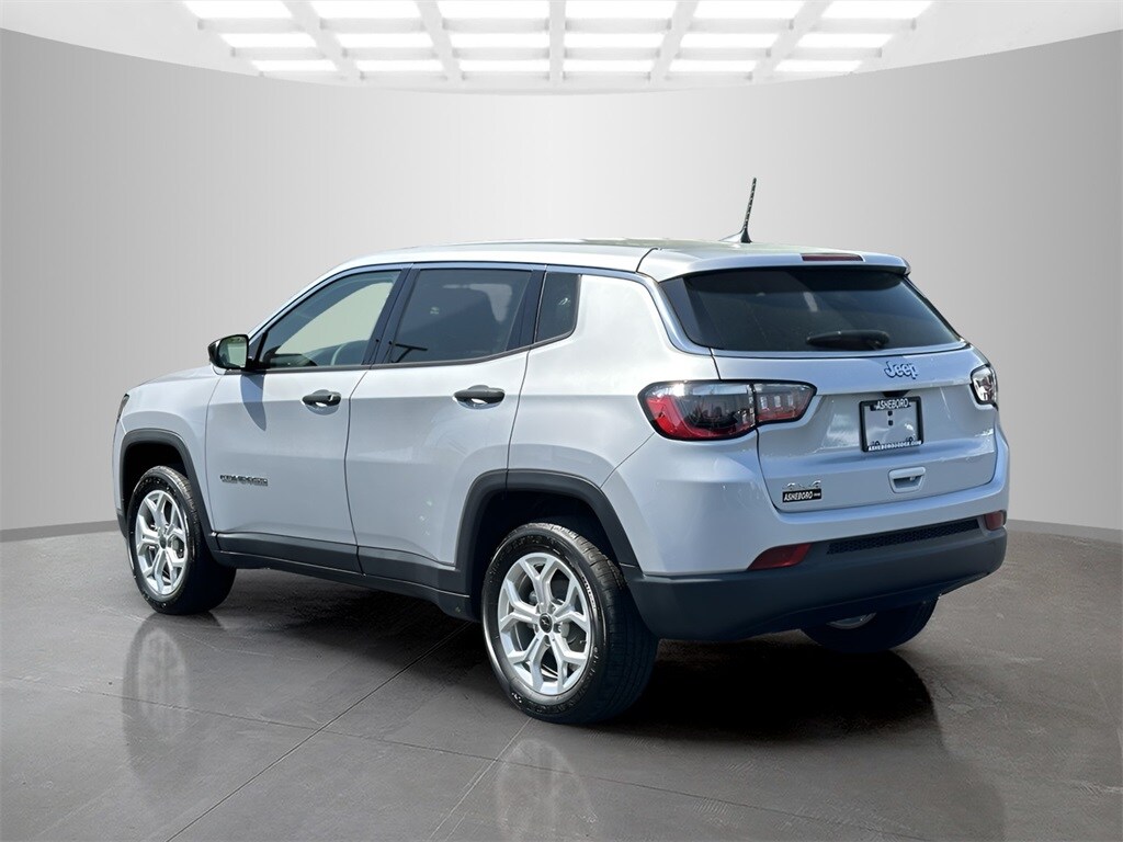 2025 Jeep Compass Sport photo 3