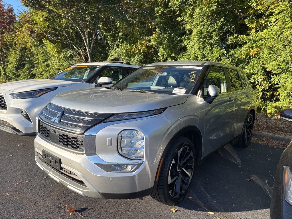 Used 2024 Mitsubishi Outlander SE SUV