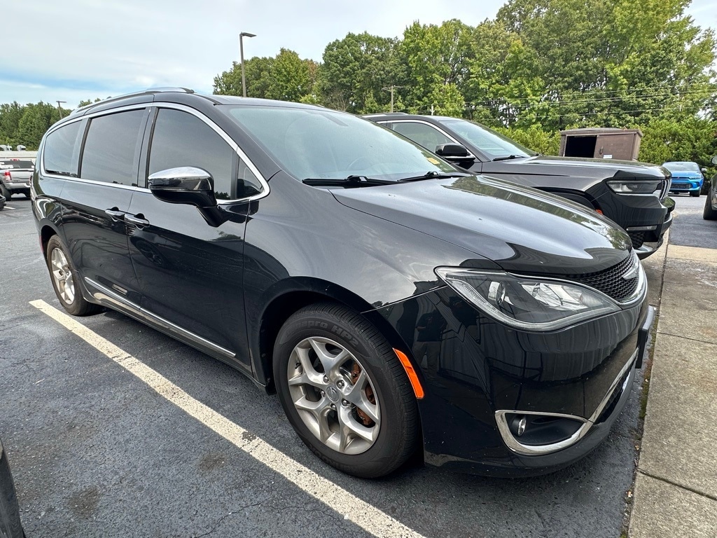 Used 2018 Chrysler Pacifica Limited with VIN 2C4RC1GG4JR232714 for sale in Asheboro, NC