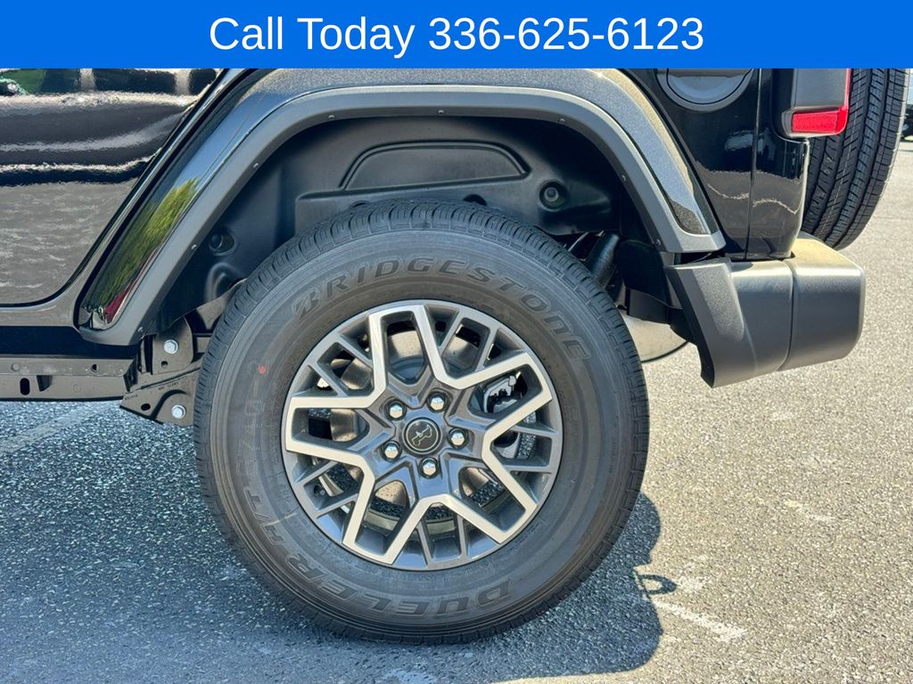 2025 Jeep Wrangler 4-Door Sahara - Photo 28