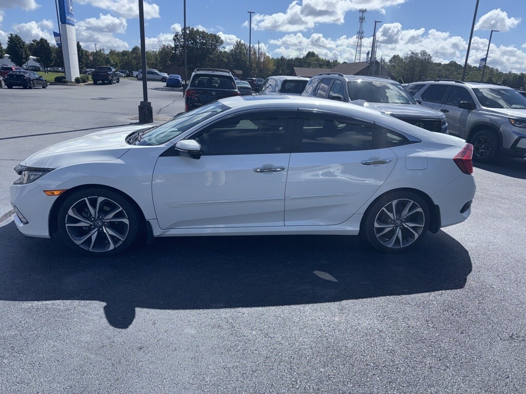 2019 Honda Civic Touring photo 2