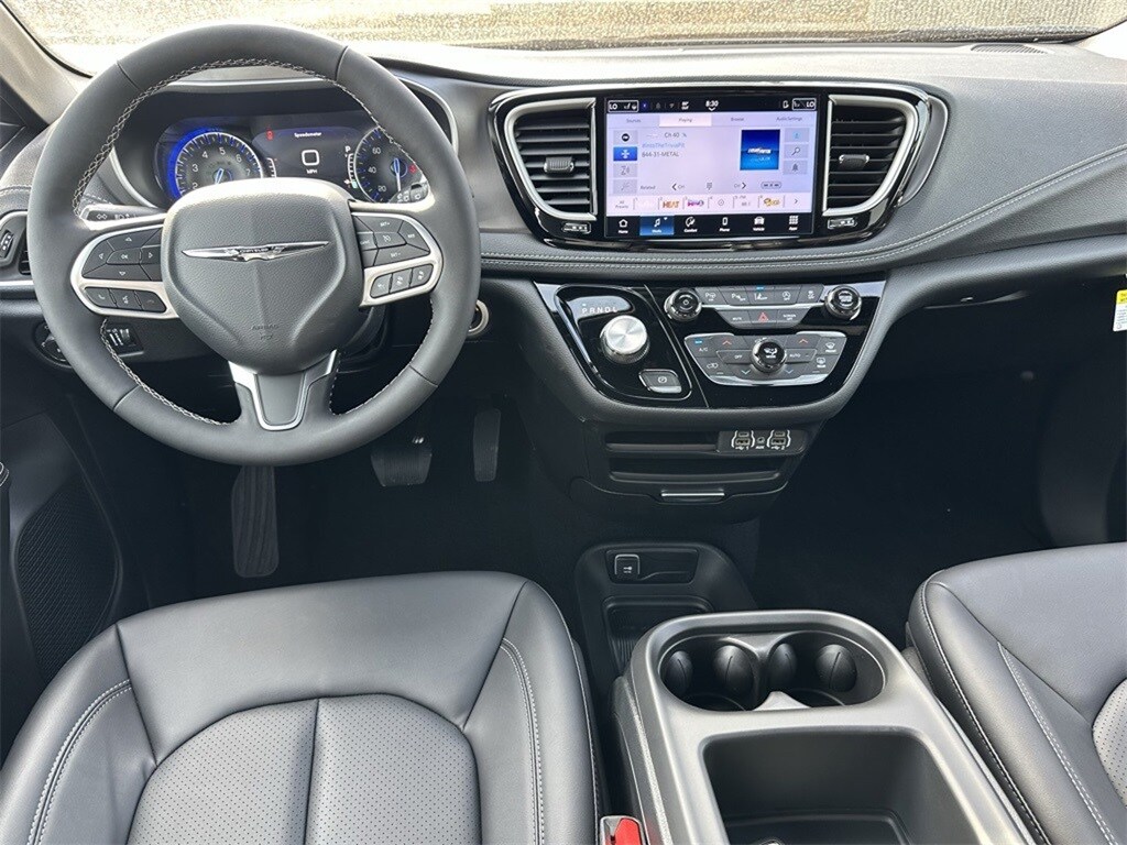 2025 Chrysler Pacifica photo 4