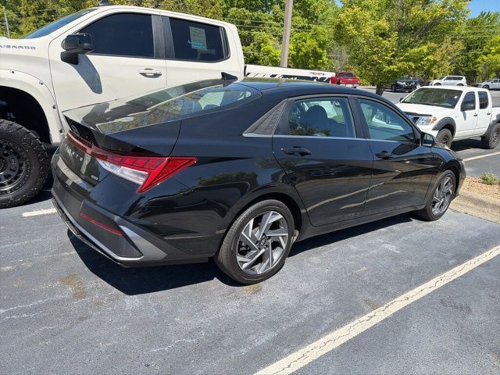 Used 2025 Hyundai Elantra Hybrid Limited Sedan