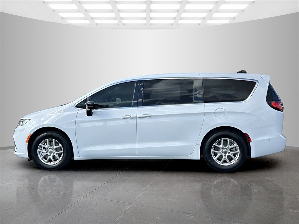 2025 Chrysler Pacifica photo 2