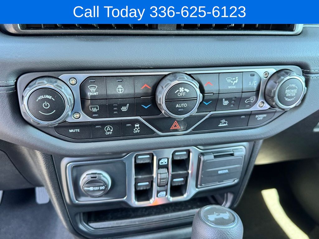 2025 Jeep Wrangler 4-Door Sahara - Photo 16