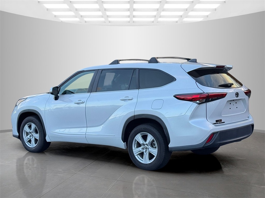 Used 2023 Toyota Highlander L SUV