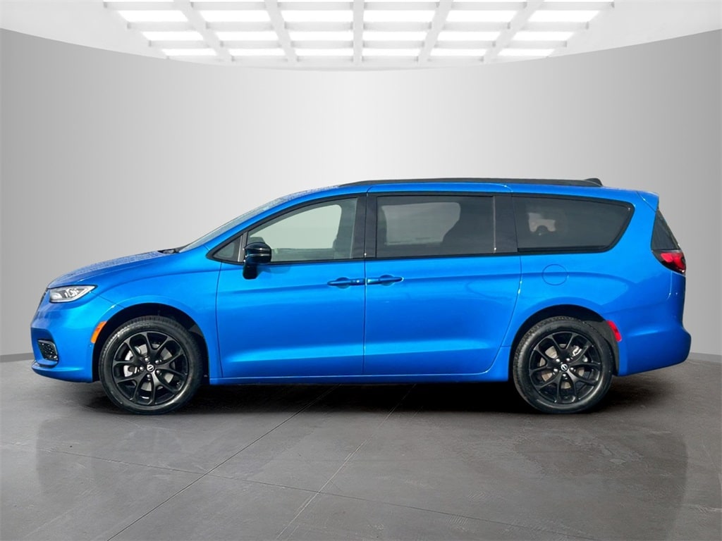 New 2026 Chrysler Pacifica LIMITED AWD Passenger Van