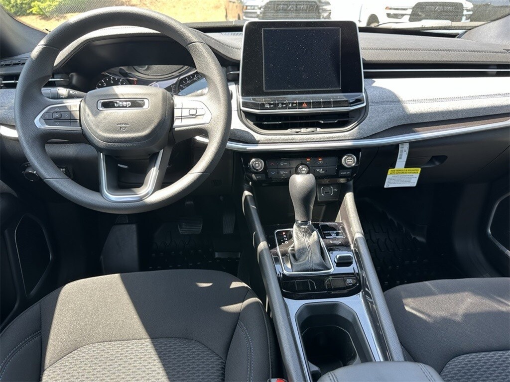 2025 Jeep Compass Sport photo 4