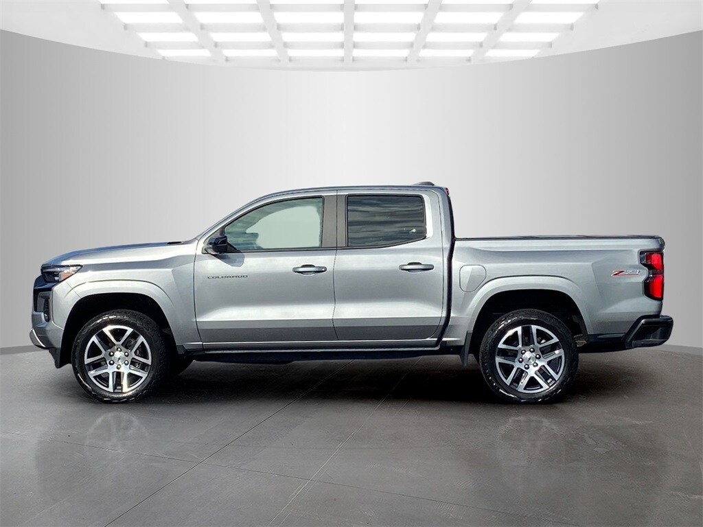 2023 Chevrolet Colorado Z71 photo 2