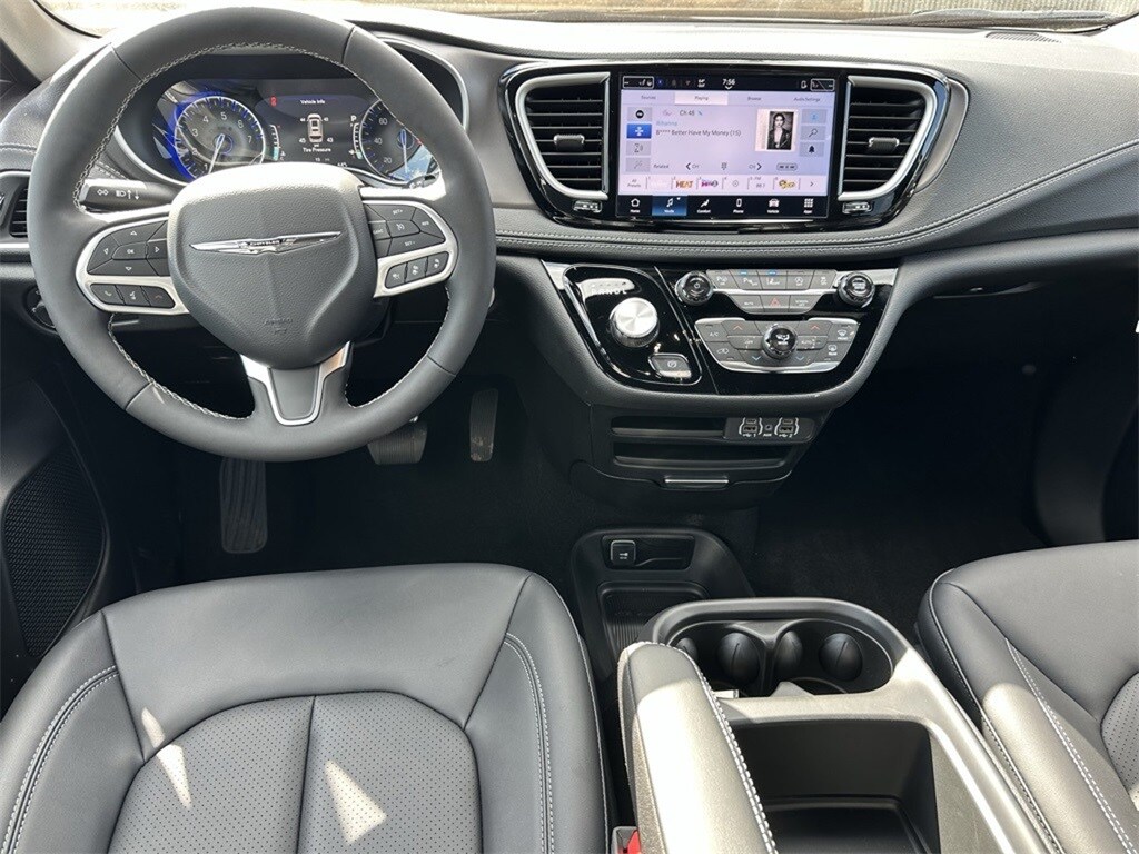 2025 Chrysler Pacifica photo 4