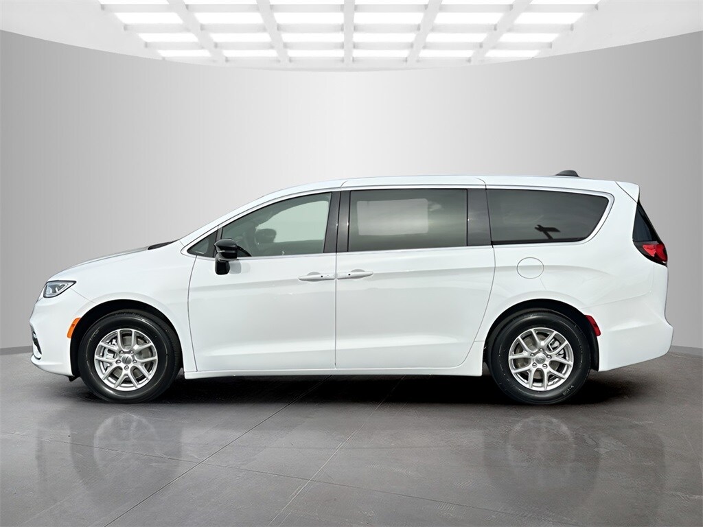 2025 Chrysler Pacifica photo 2